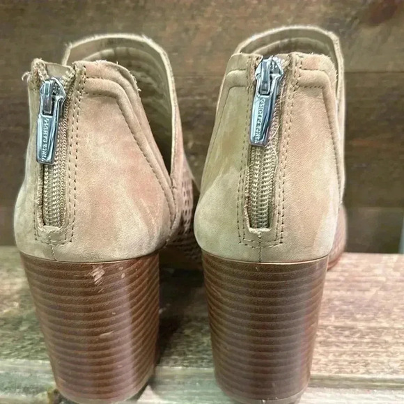 VINCE CAMUTO the Katnina Perforated Nubuck Open Toe Shooties size 7.5 - Picture 10 of 10